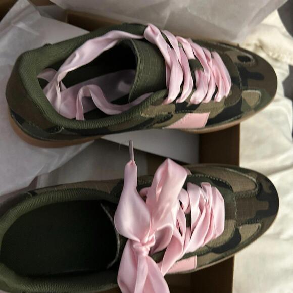 Desert Rose Camo Kicks - size 8 - NWT in box by Krush Kandy - Picture 5 of 9